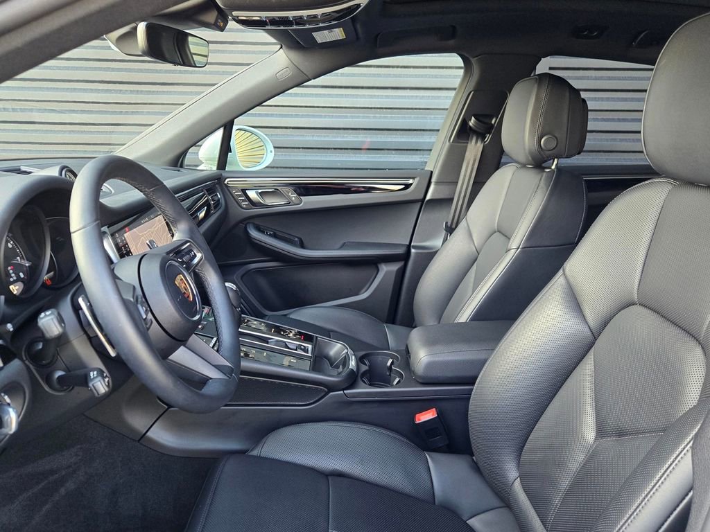 Used 2025 Porsche Macan w/ Premium Package Plus AWD/4WD image 26