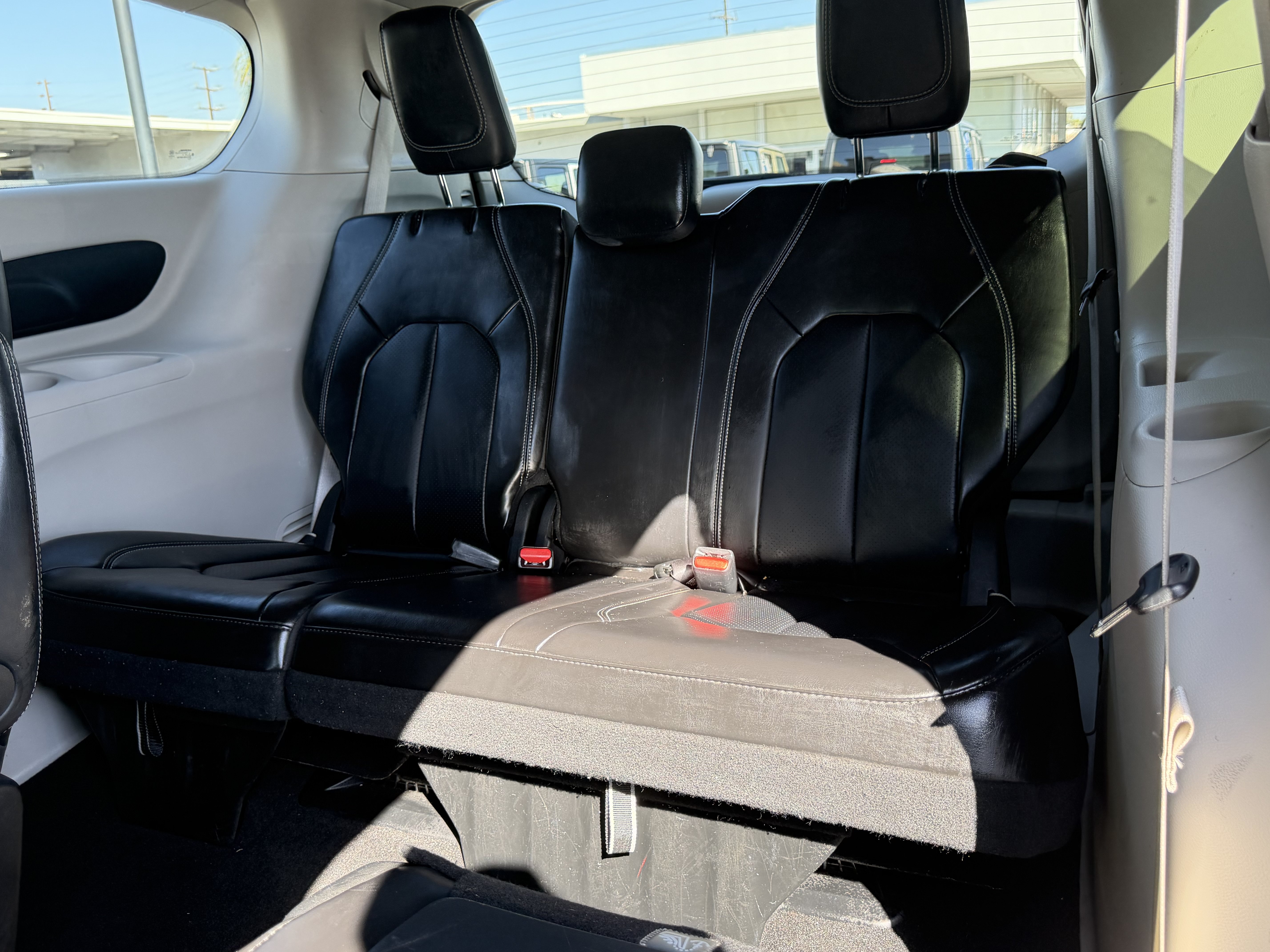 Certified 2024 Chrysler Pacifica Touring-L FWD image 34