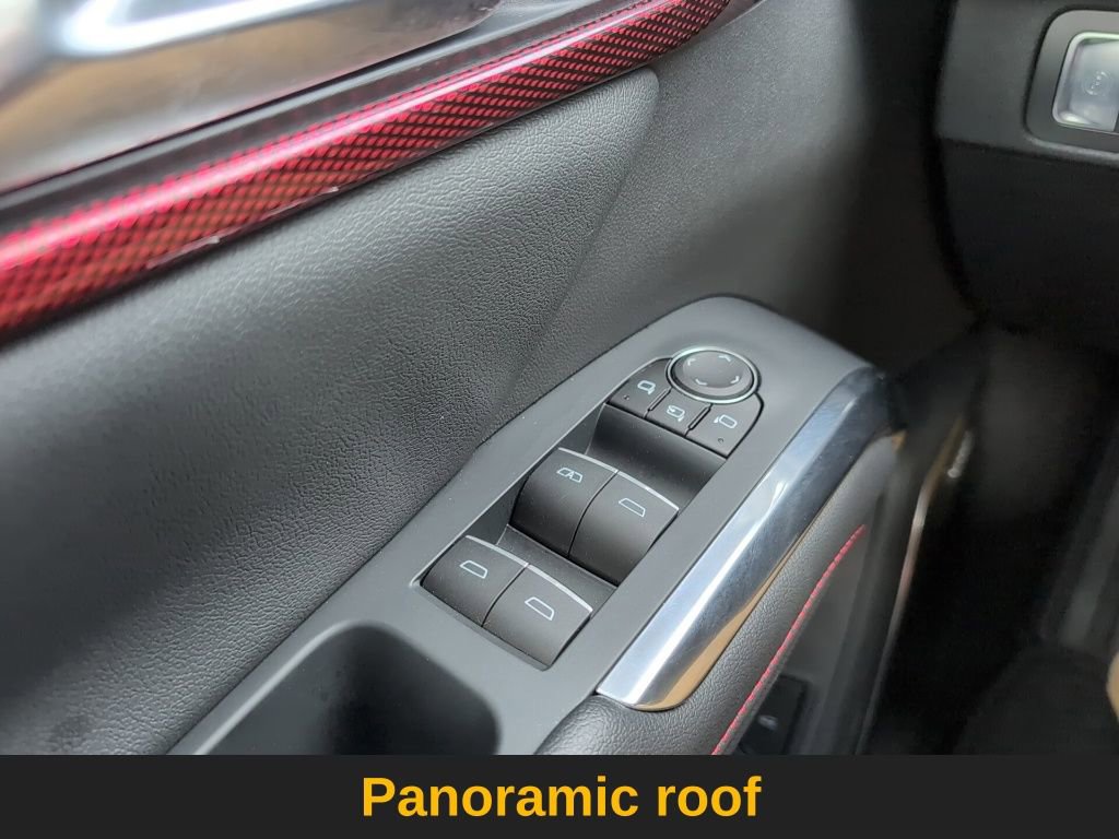 Used 2025 Chevrolet Traverse RS image 15