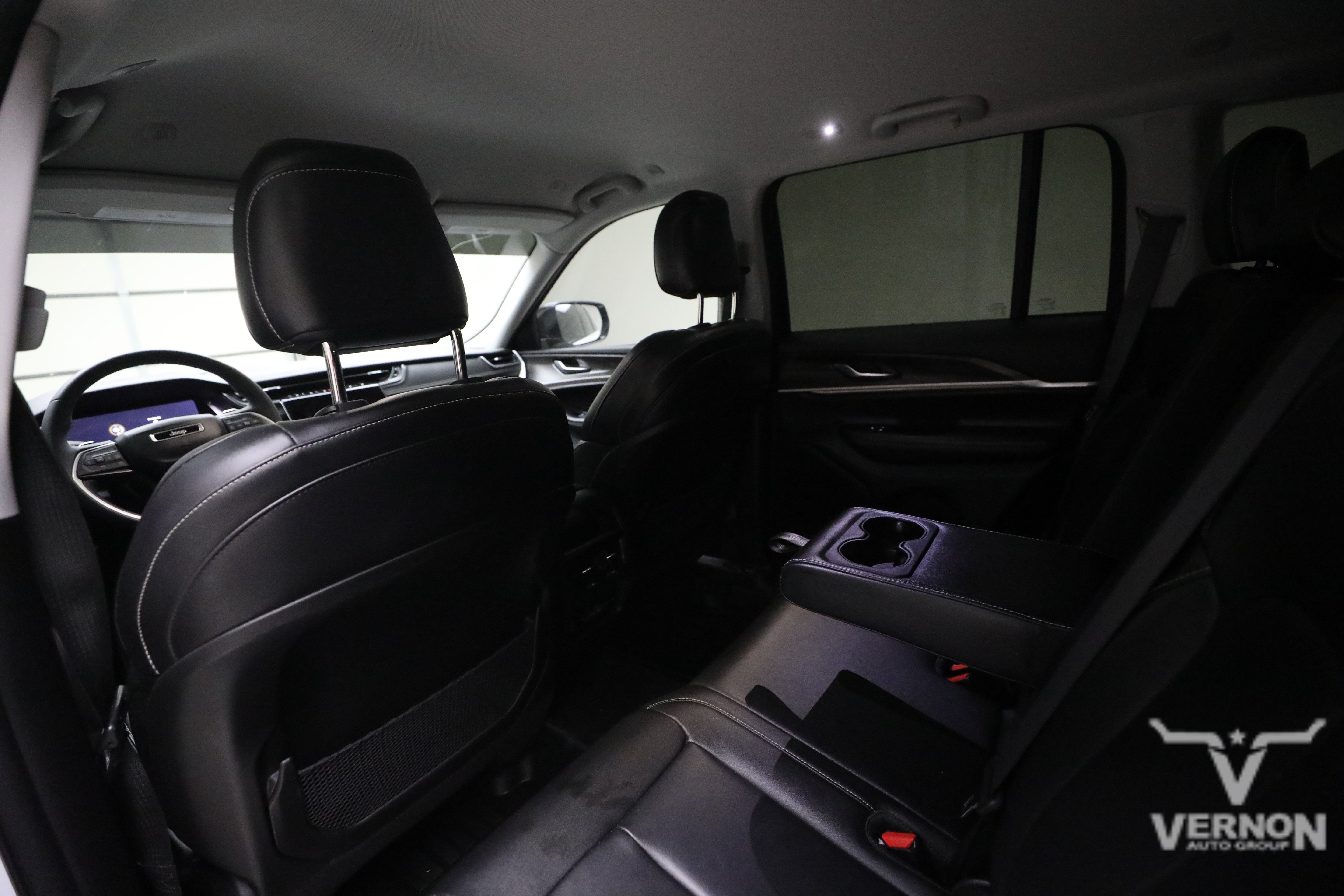 Used 2023 Jeep Grand Cherokee Limited w/ Black Appearance Package RWD image 8