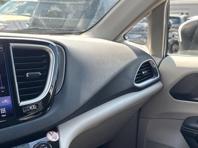 Used 2023 Chrysler Pacifica Touring-L FWD image 29