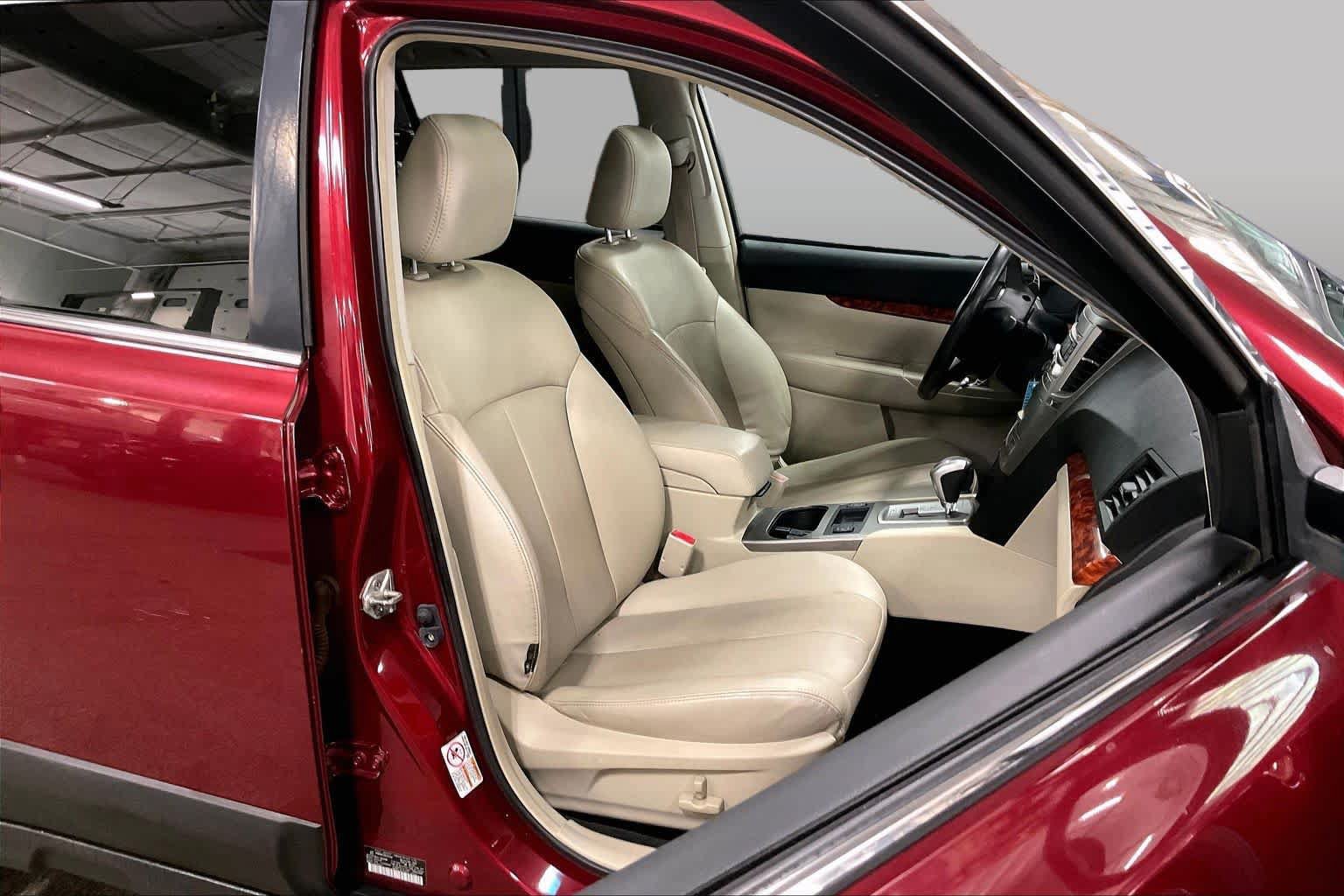 Used 2011 Subaru Outback 2.5i Limited AWD/4WD image 8