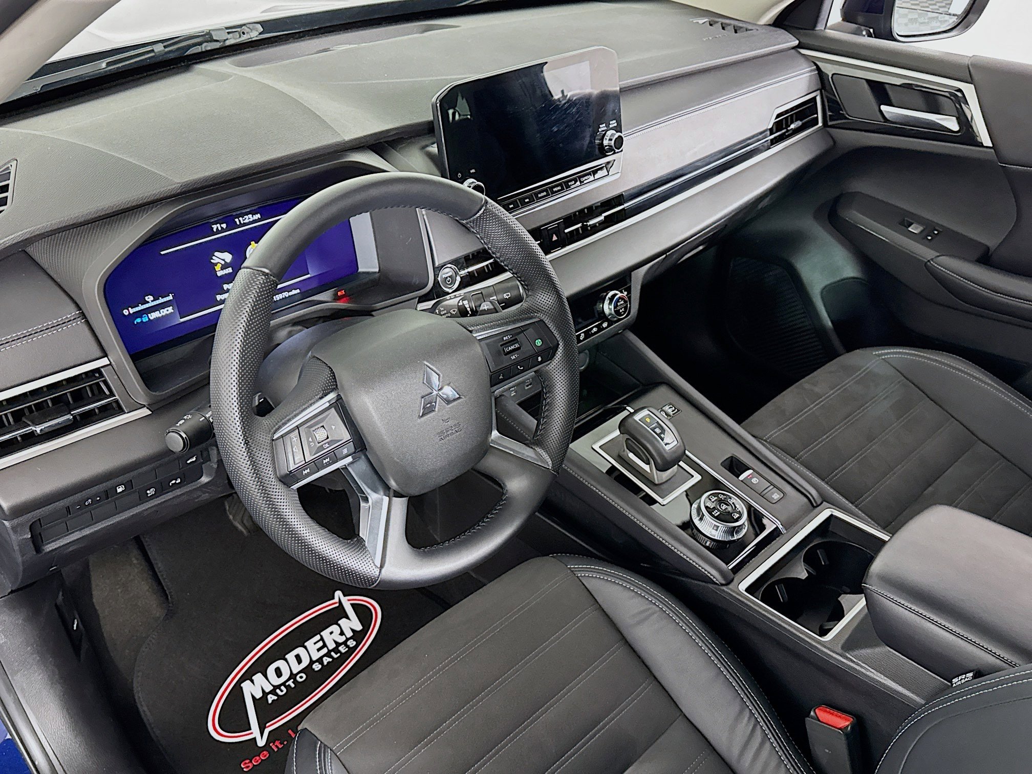 Used 2023 Mitsubishi Outlander SE AWD/4WD image 5