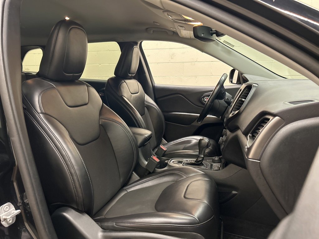 Used 2019 Jeep Cherokee Latitude Plus w/ Comfort/Convenience Group image 10