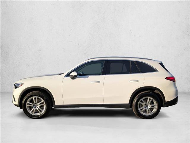 Used 2025 Mercedes-Benz GLC 300 4MATIC image 11