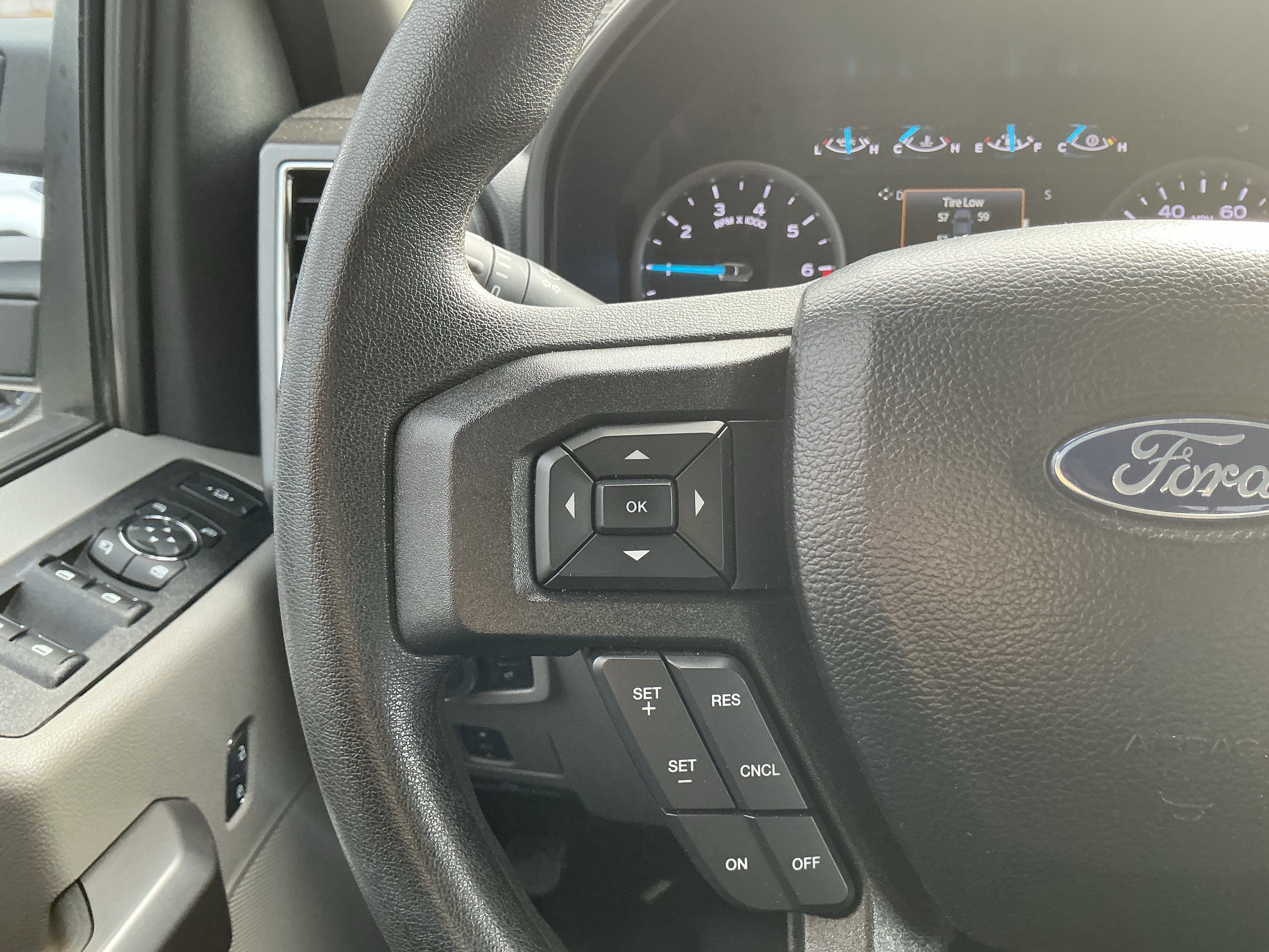 Used 2021 Ford F350 XLT w/ XLT Premium Package image 7