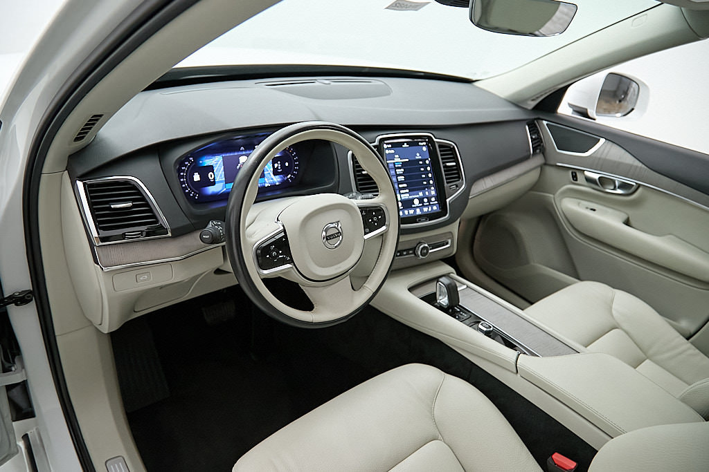 Certified 2024 Volvo XC90 B6 Plus w/ Protection Package Premier AWD/4WD image 12