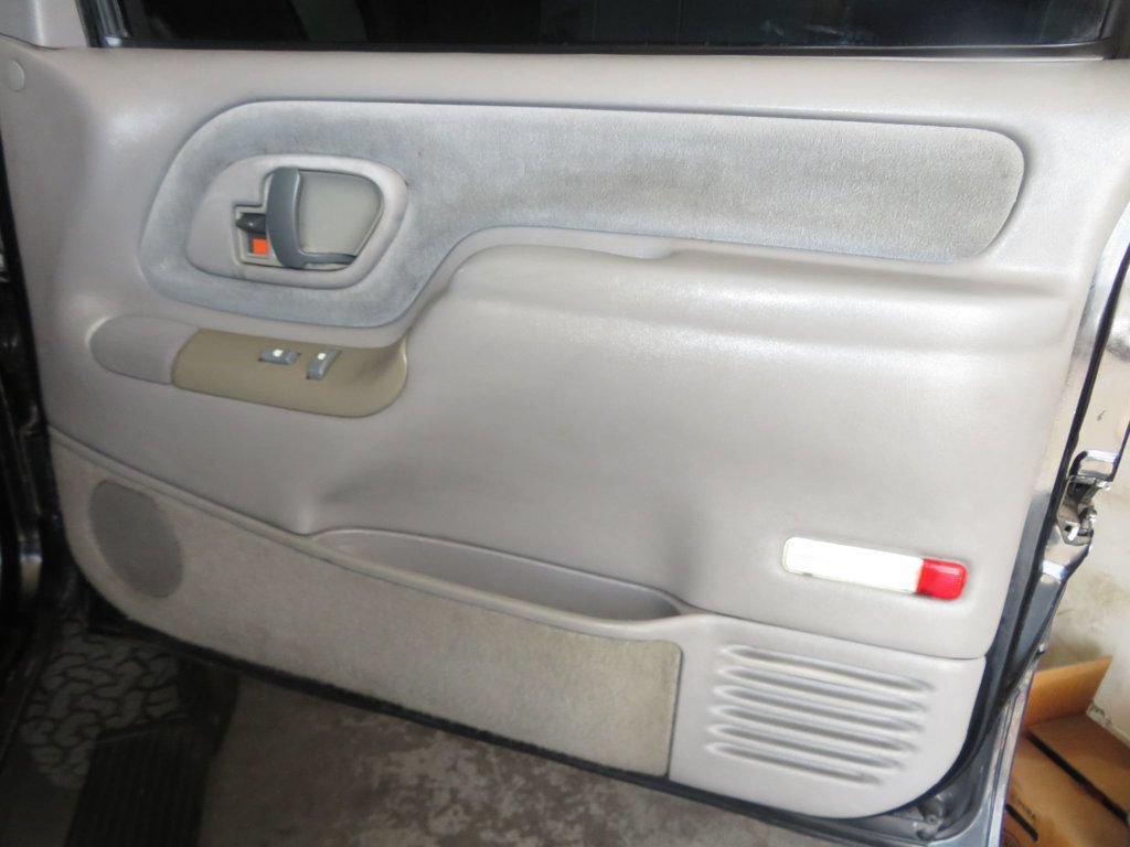 Used 1997 GMC Yukon 4WD 2-Door w/ Marketing Opt Pkg 2 image 25