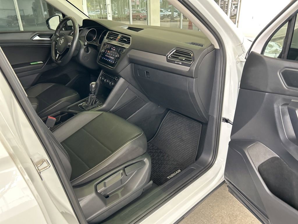 Used 2021 Volkswagen Tiguan SE image 20