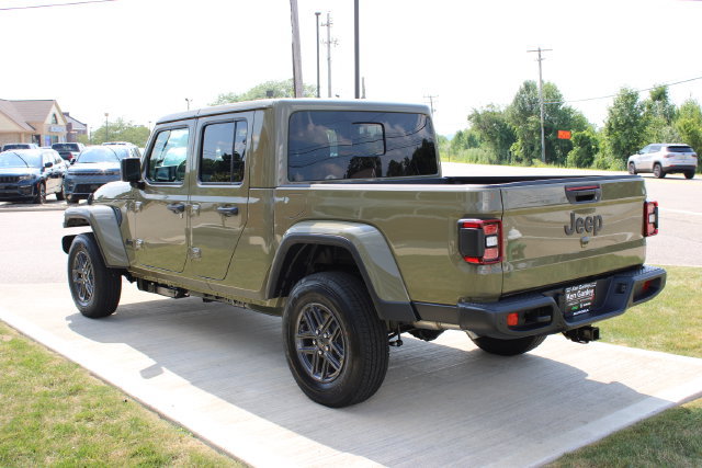 New 2026 Jeep Gladiator Sport AWD/4WD image 32