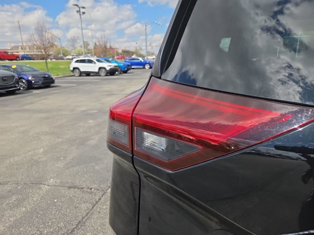 Used 2022 Nissan Rogue SV w/ SV Premium Package image 7