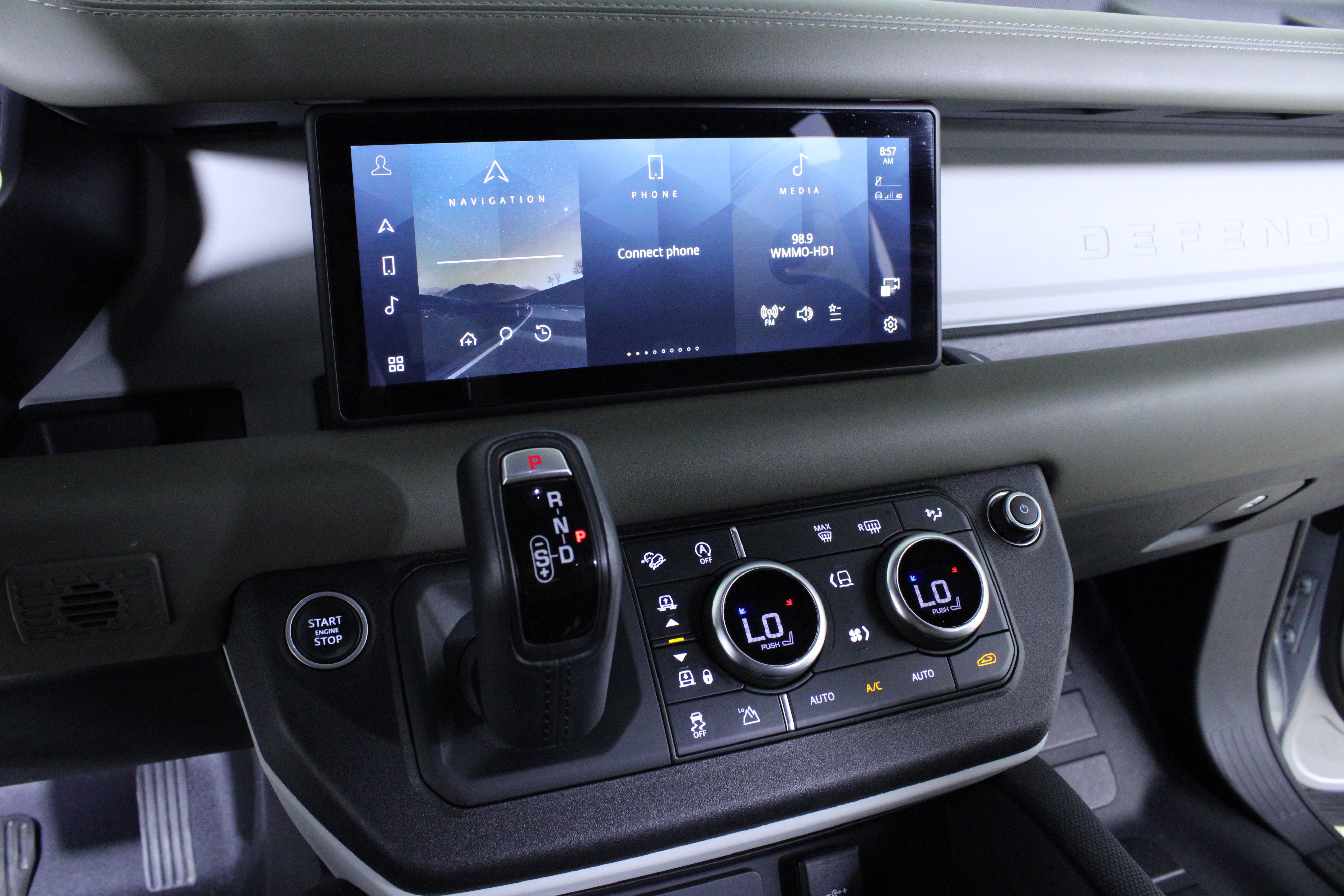 Used 2021 Land Rover Defender 110 X-Dynamic HSE image 26