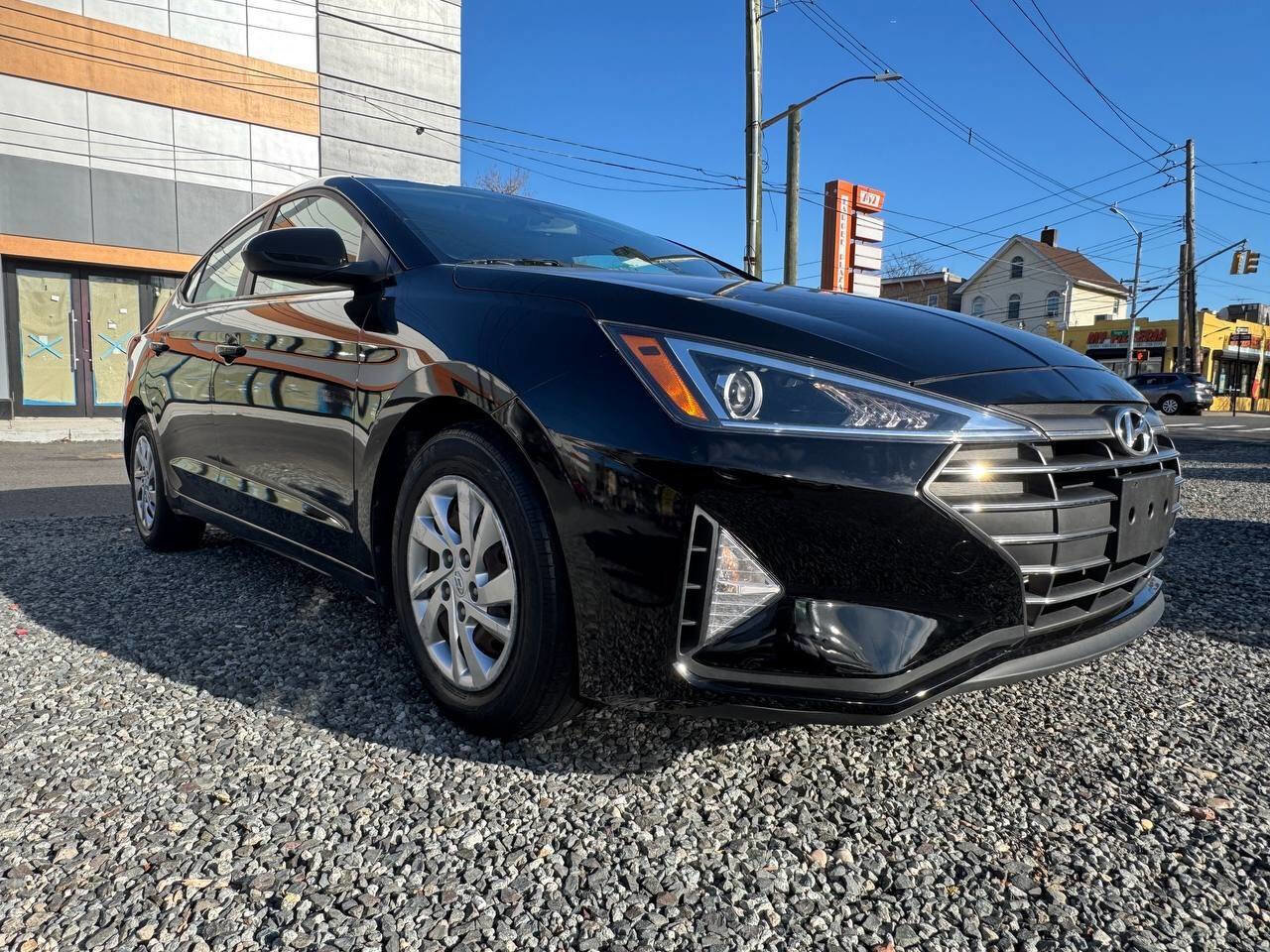 Used 2020 Hyundai Elantra SE image 3