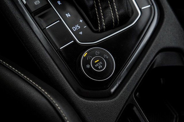 Used 2021 Volkswagen Tiguan SE R-Line image 25