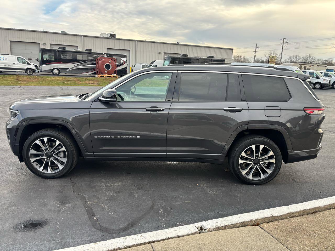 Used 2021 Jeep Grand Cherokee L Overland w/ Luxury Tech Group IV image 6