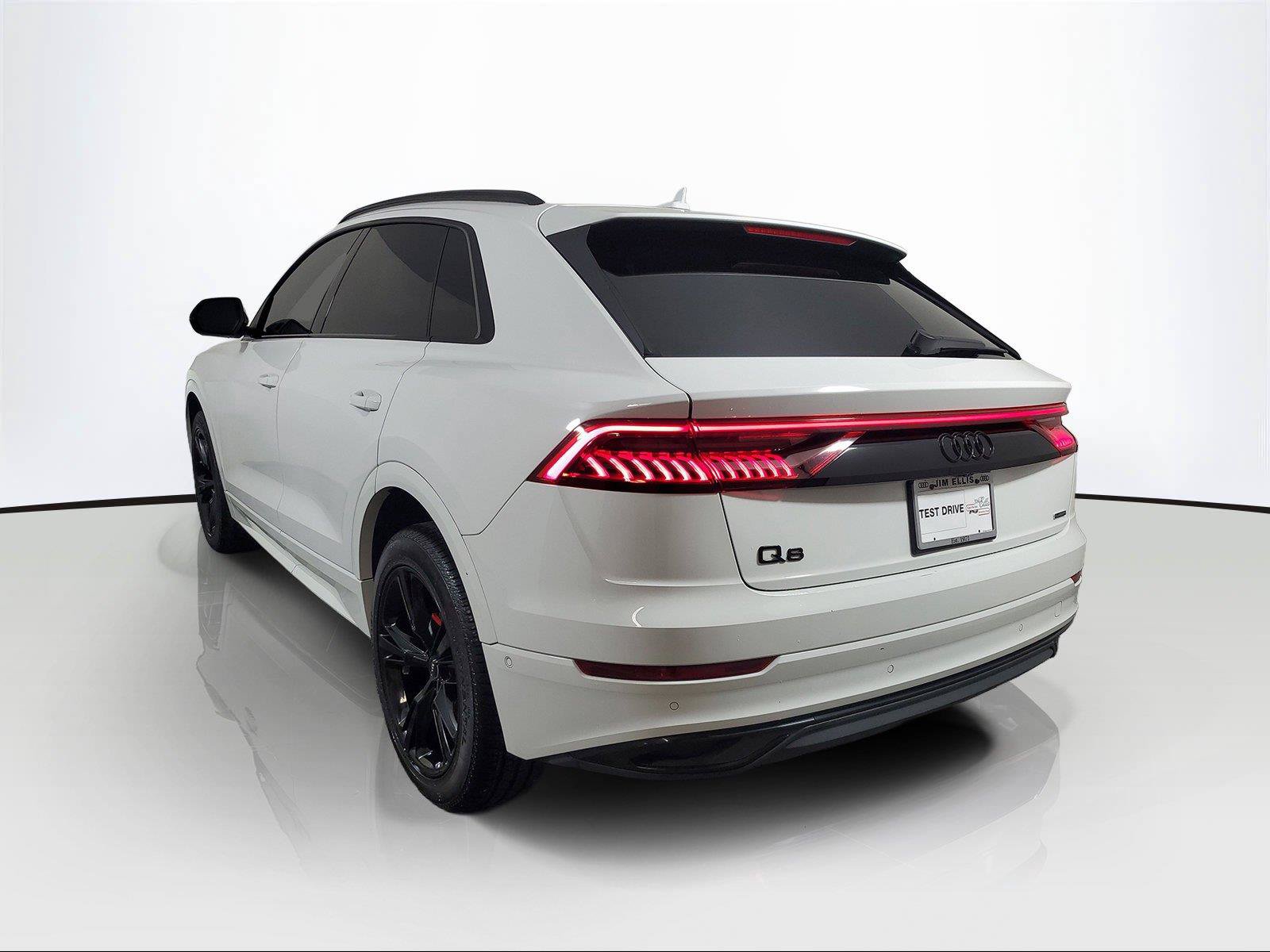 Used 2023 Audi Q8 Premium w/ Convenience Package AWD/4WD image 4