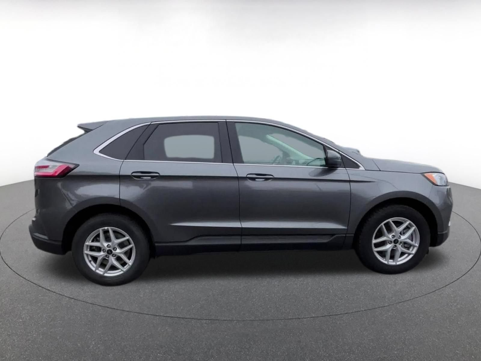 Used 2024 Ford Edge SEL AWD/4WD image 16