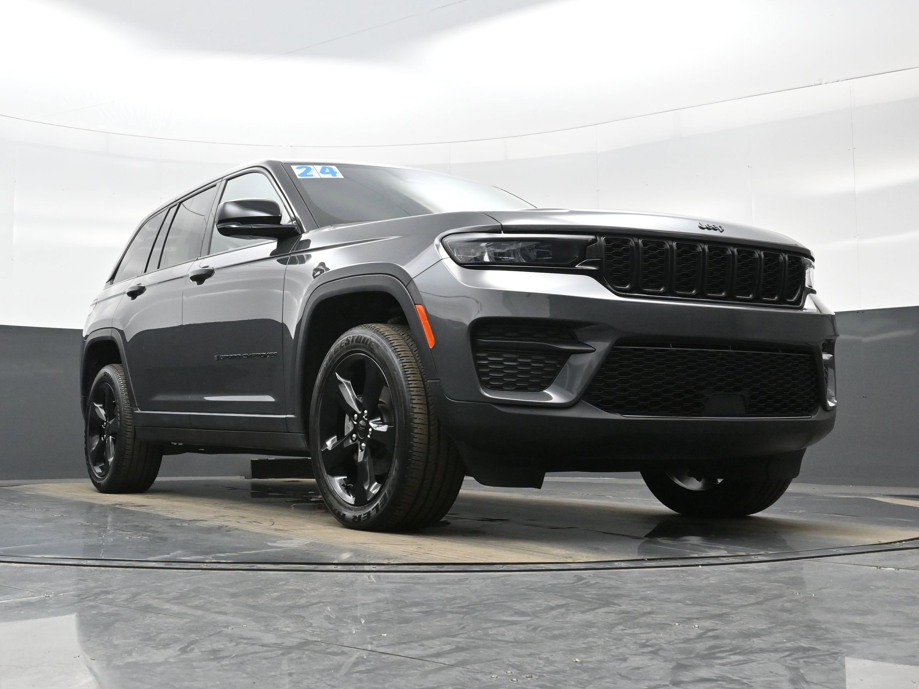 Used 2024 Jeep Grand Cherokee Altitude image 31