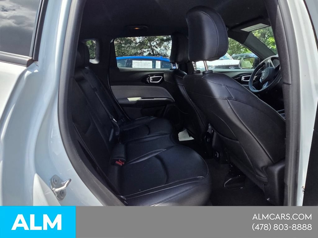 Used 2025 Jeep Compass Limited AWD/4WD image 17