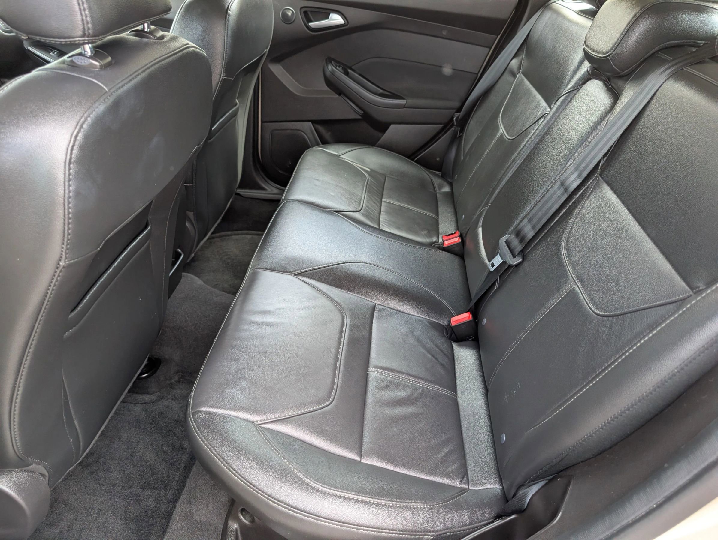 Used 2017 Ford Focus Titanium image 11