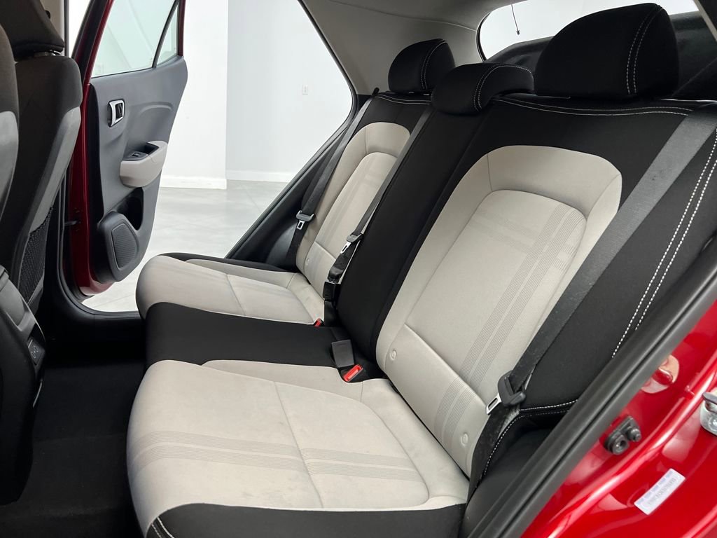 Used 2025 Hyundai Venue SEL image 13