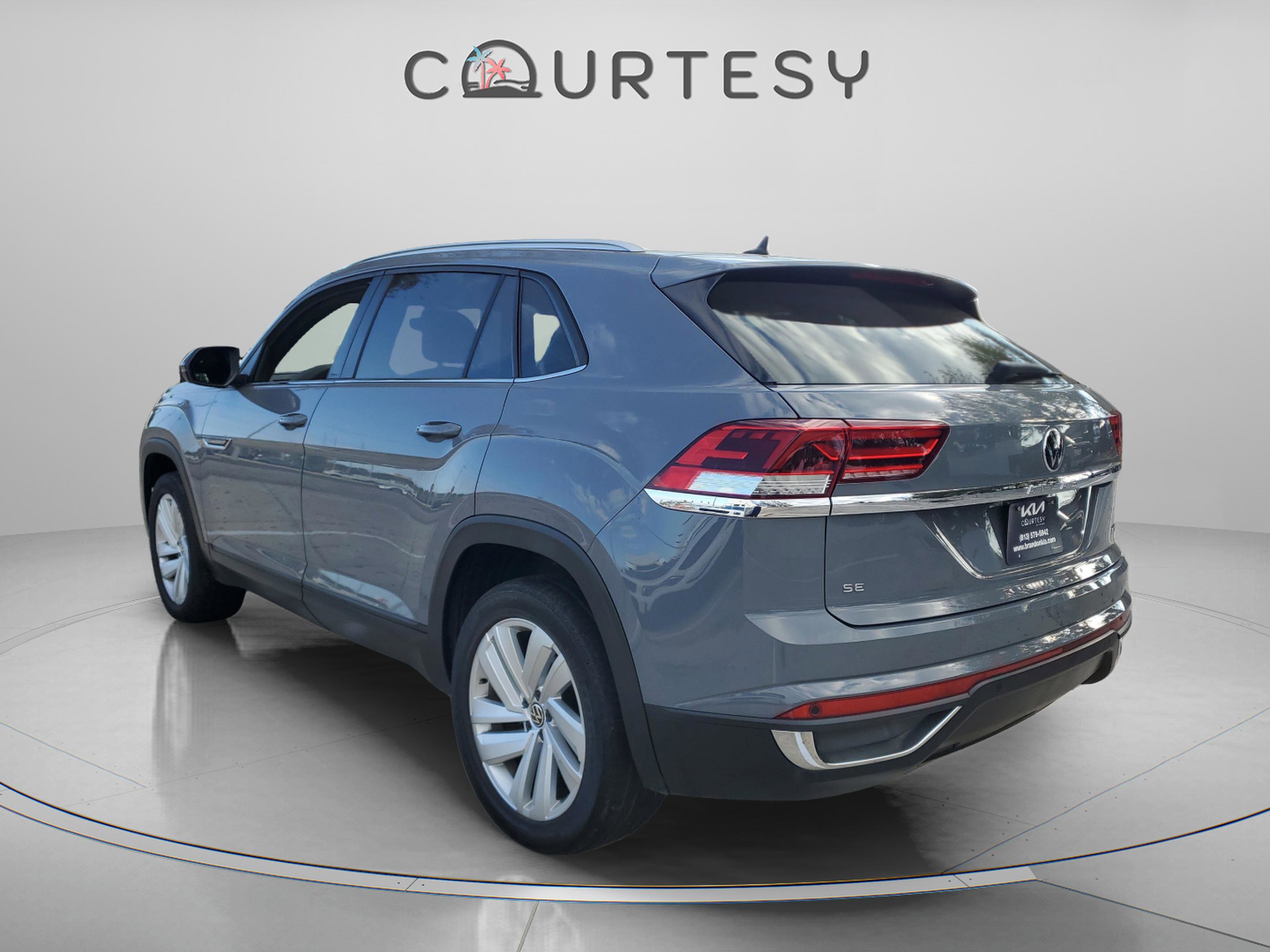 Used 2021 Volkswagen Atlas Cross Sport SE w/ Panoramic Sunroof Package image 3