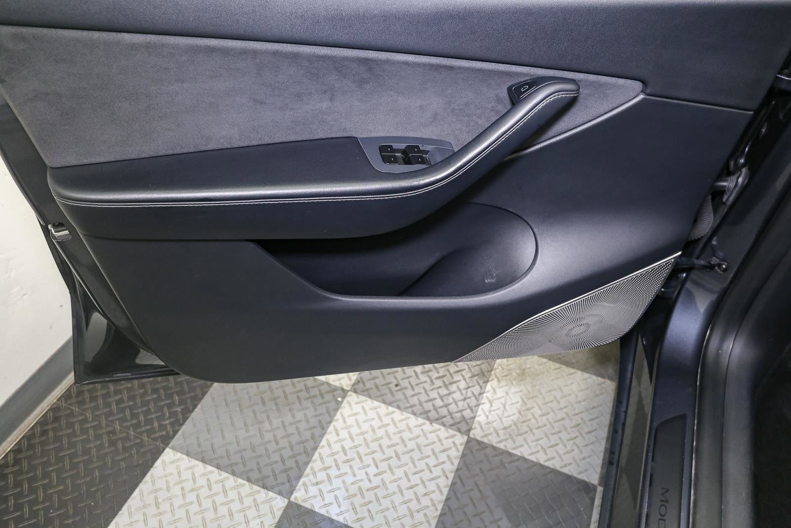 Used 2021 Tesla Model Y Long Range AWD/4WD image 40