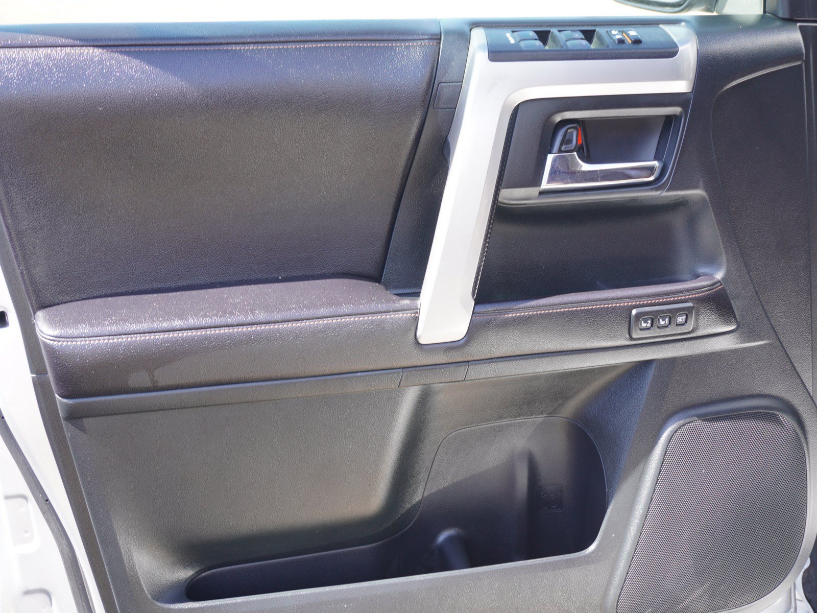 Used 2016 Toyota 4Runner Limited AWD/4WD image 17