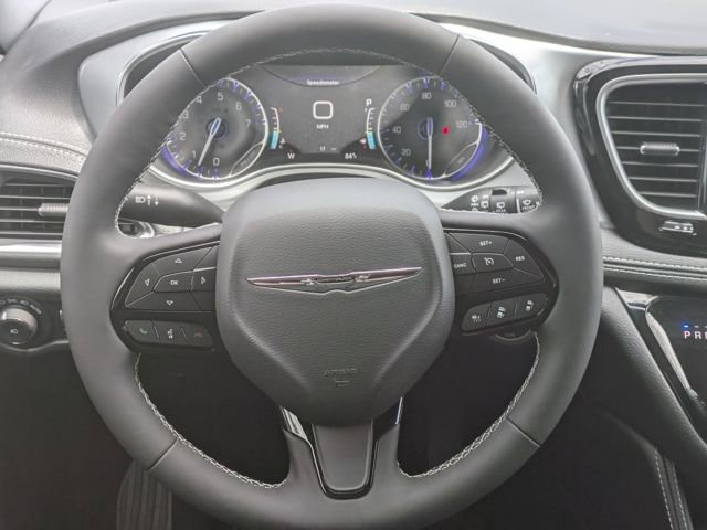 New 2026 Chrysler Pacifica Limited image 14