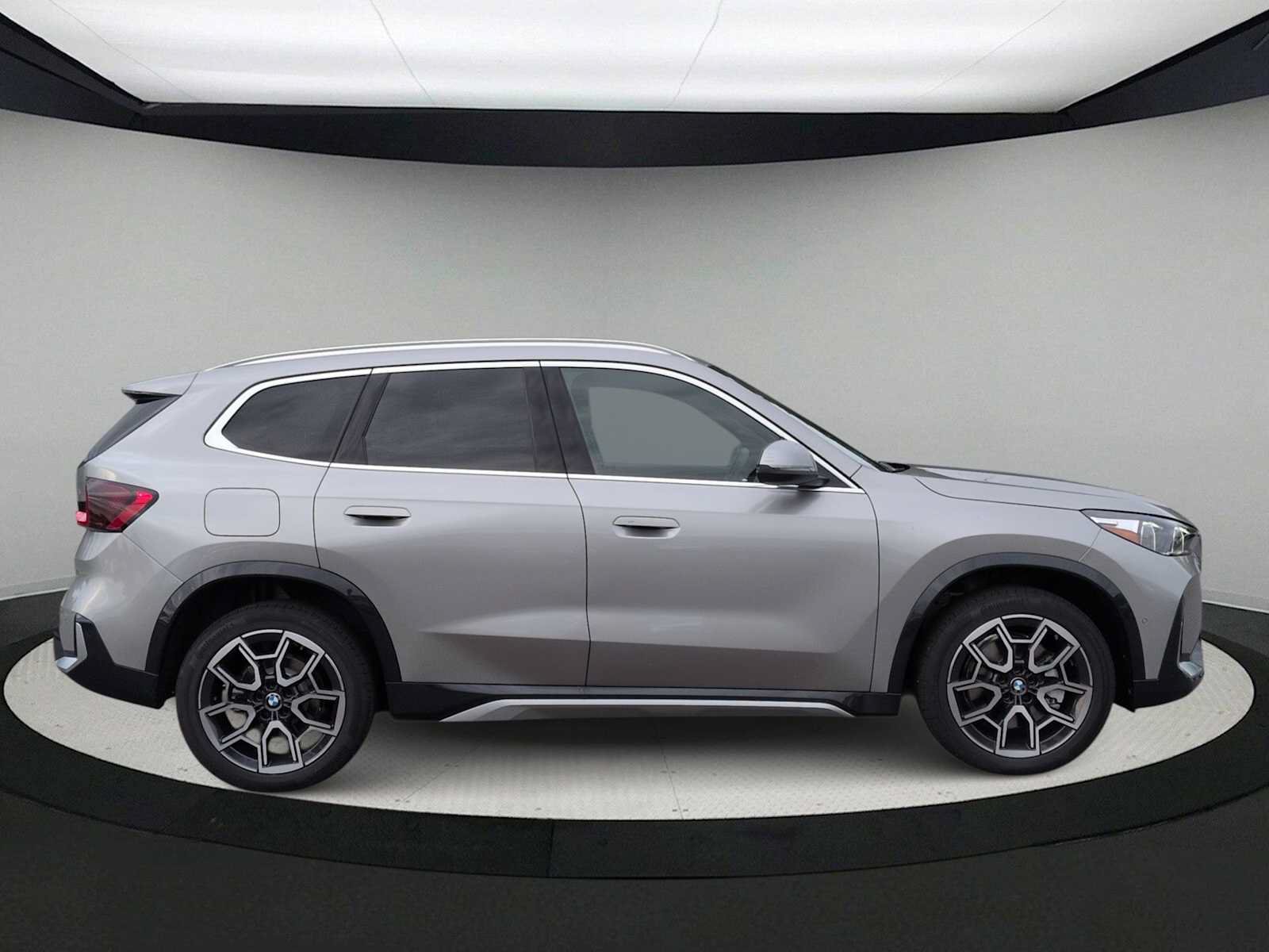 New 2026 BMW X1 xDrive28i w/ Convenience Package AWD/4WD image 9