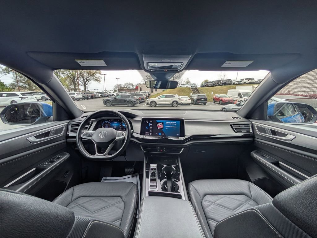 Used 2025 Volkswagen Atlas Cross Sport SE FWD image 24