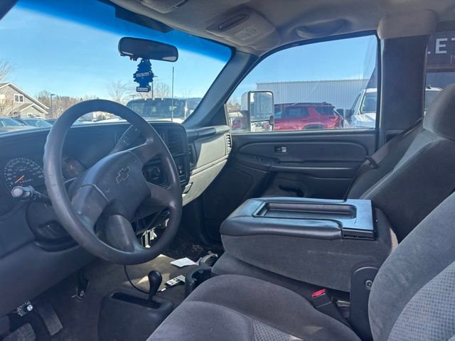 Used 2006 Chevrolet Silverado 2500 W/T w/ Heavy-Duty Power Package image 8