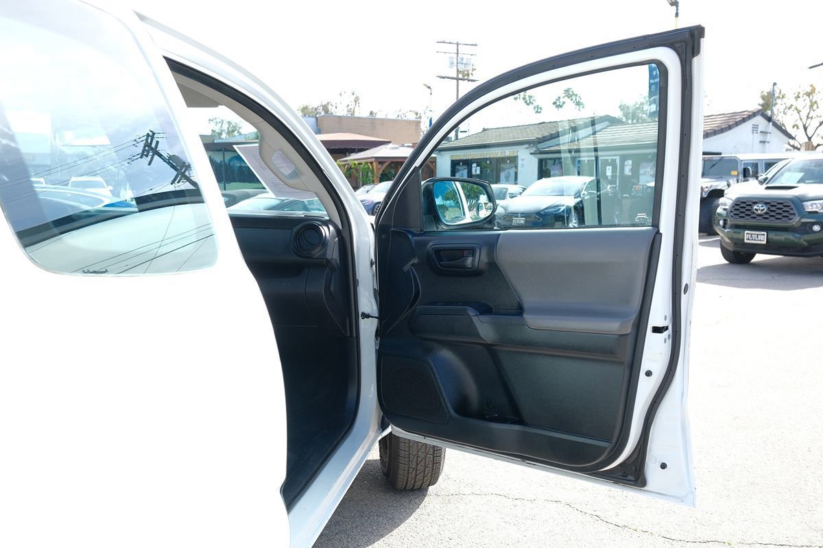 Used 2017 Toyota Tacoma SR RWD image 33