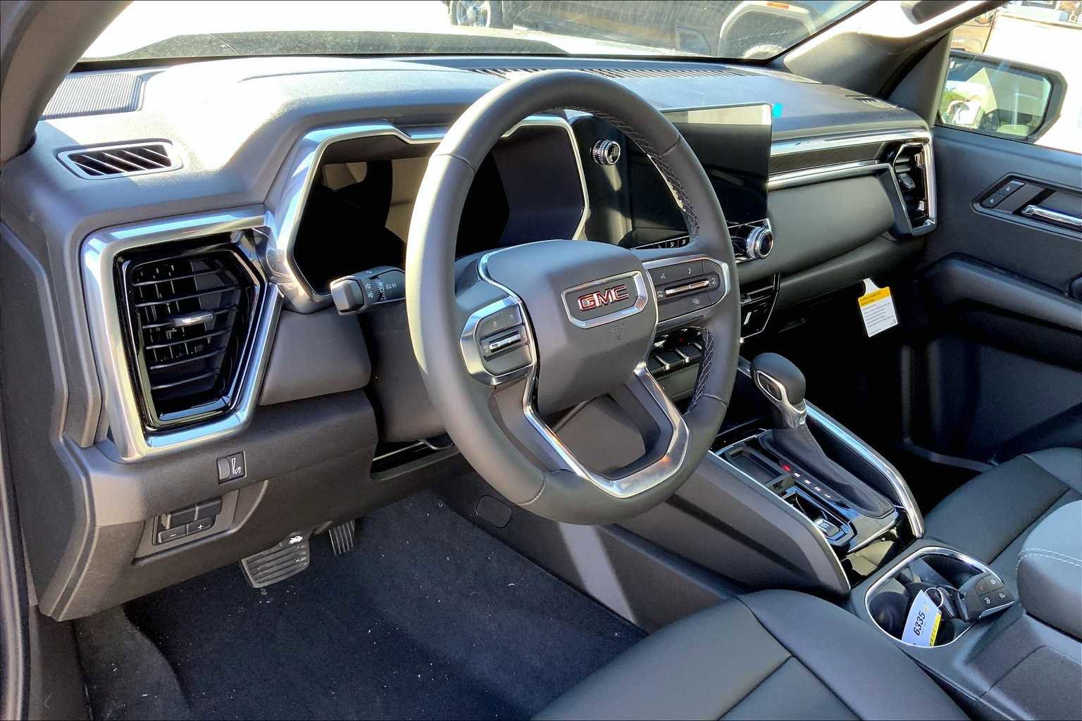 Used 2025 GMC Canyon Elevation w/ Convenience Package image 8