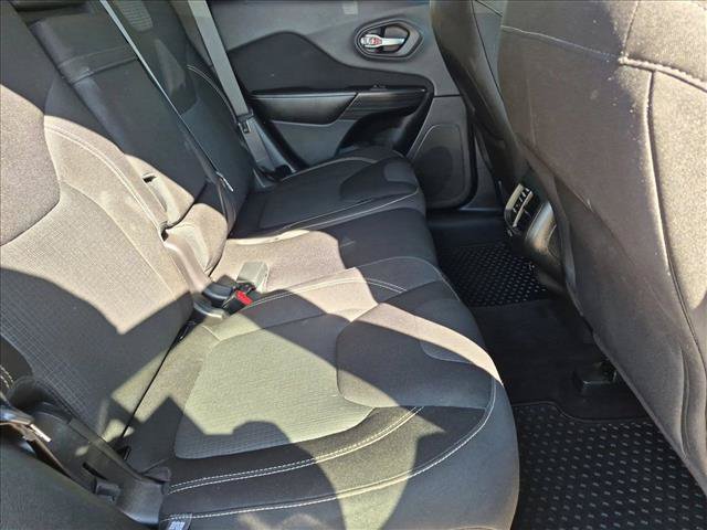 Used 2015 Jeep Cherokee Latitude w/ Comfort/Convenience Group AWD/4WD image 19