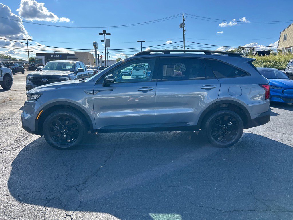 Used 2022 Kia Sorento S image 2