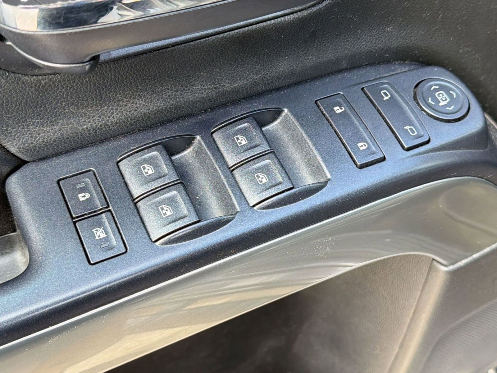 Used 2015 Chevrolet Silverado 1500 LT AWD/4WD image 11