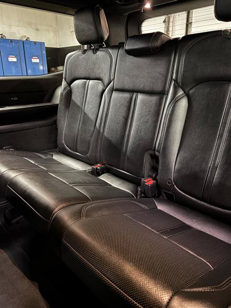 Used 2024 Jeep Wagoneer Series II w/ Flexible Seating Group AWD/4WD image 16