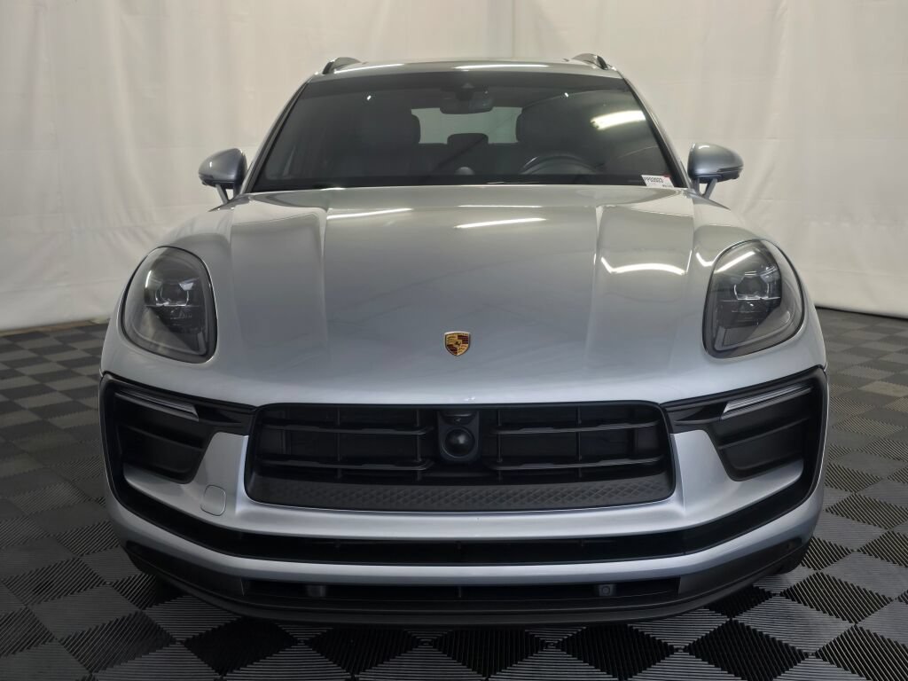 Certified 2023 Porsche Macan AWD/4WD image 10