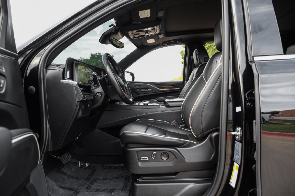 Used 2023 Cadillac Escalade ESV Premium Luxury RWD image 3