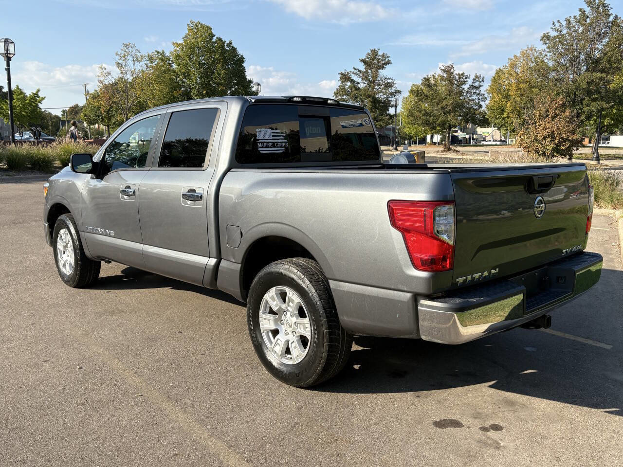 Used 2018 Nissan Titan SV image 12