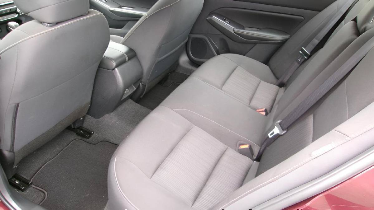 Used 2025 Nissan Altima 2.5 SV FWD image 9
