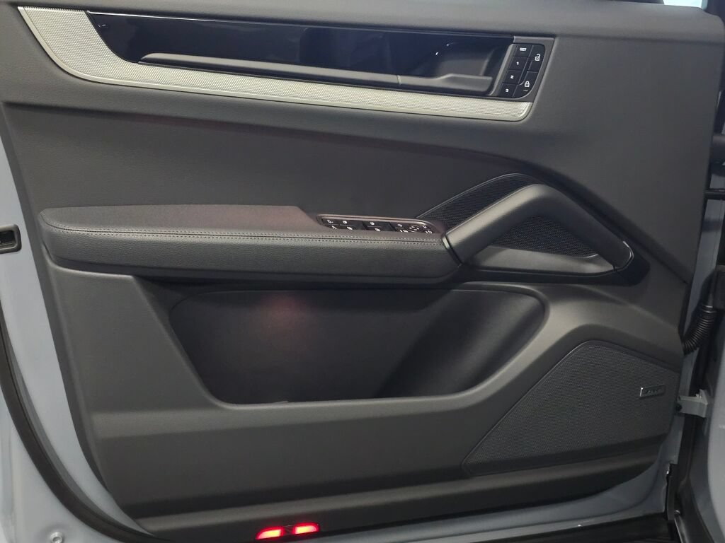 New 2026 Porsche Cayenne S AWD/4WD image 36