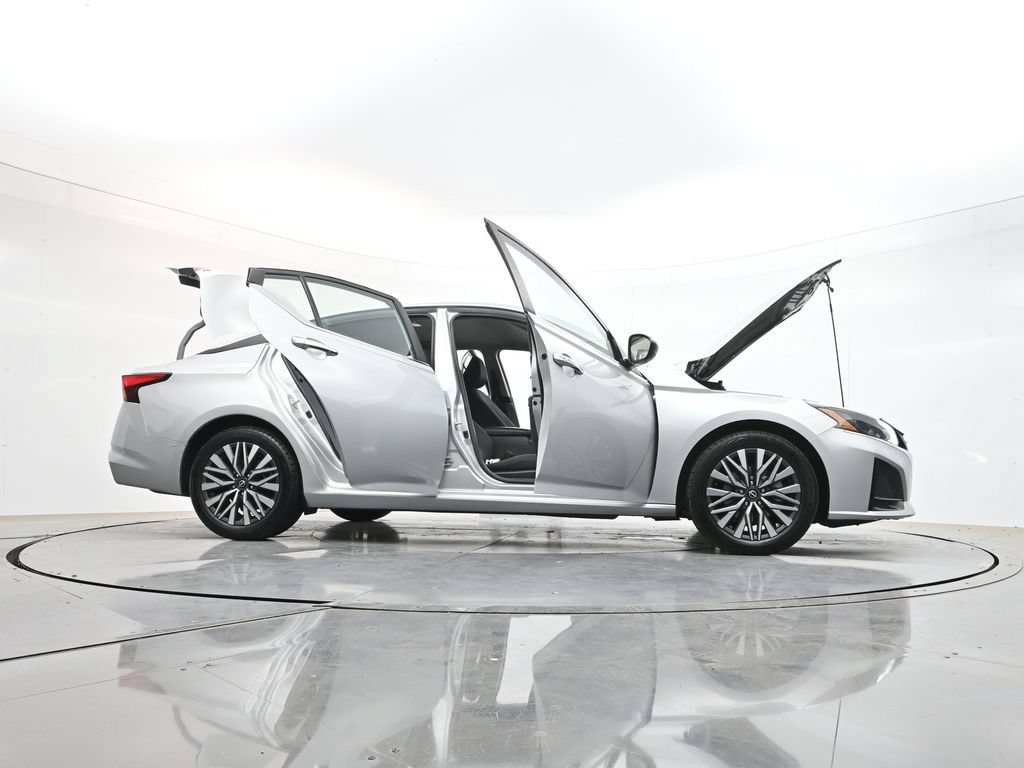 Used 2024 Nissan Altima 2.5 SV FWD image 47