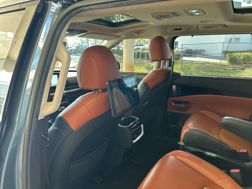 Used 2022 Kia Carnival SX Prestige image 36