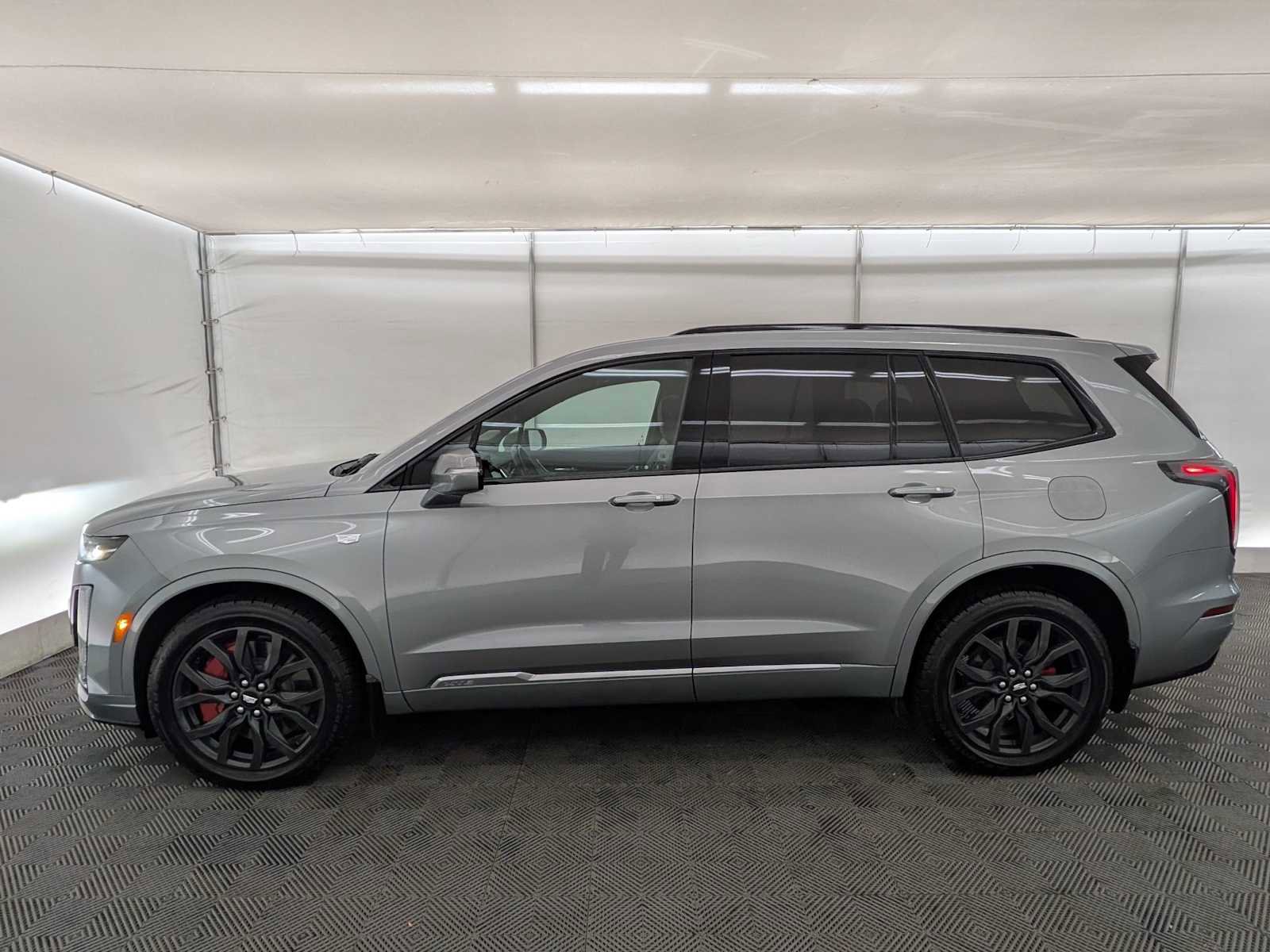 Used 2024 Cadillac XT6 Sport image 3