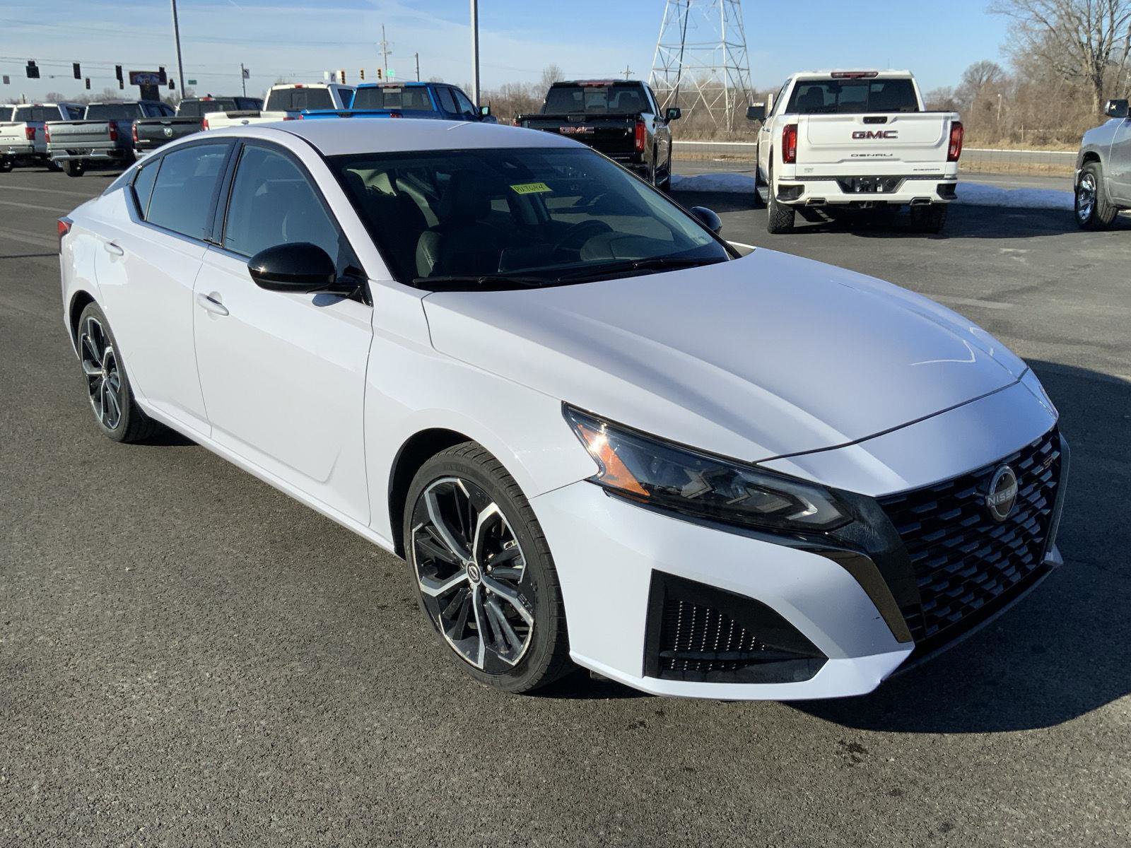 Used 2024 Nissan Altima 2.5 SR image 2