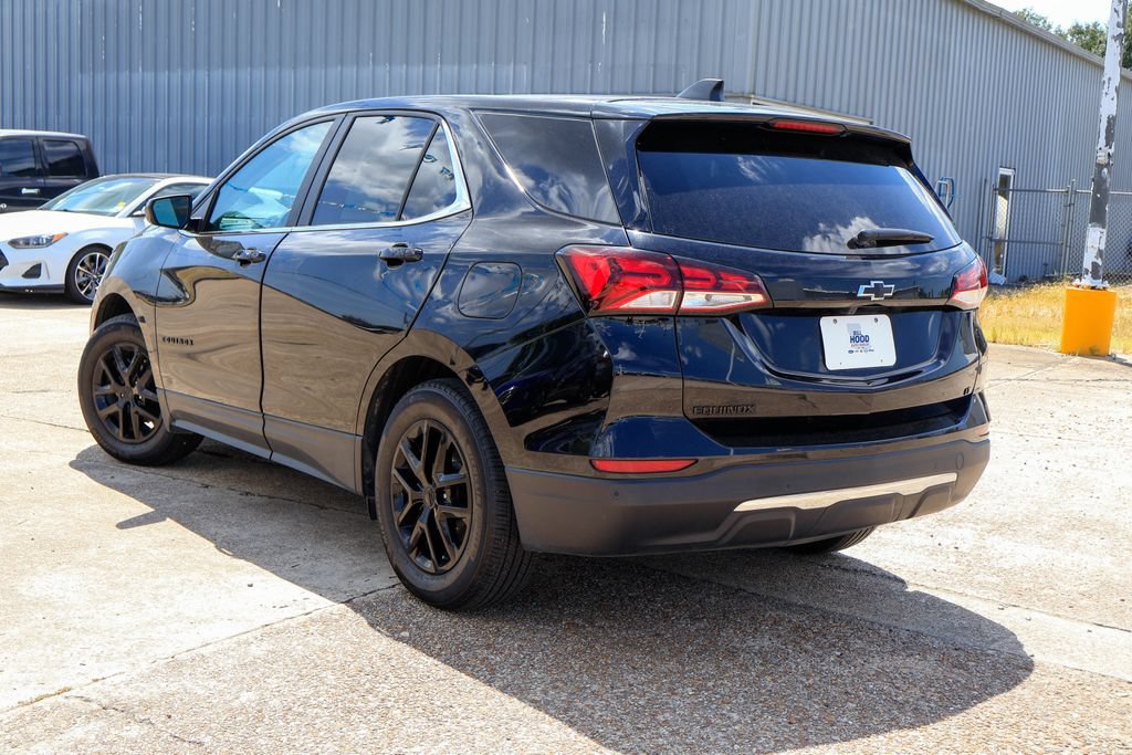 Used 2024 Chevrolet Equinox LT w/ LPO, Blackout Package FWD image 2