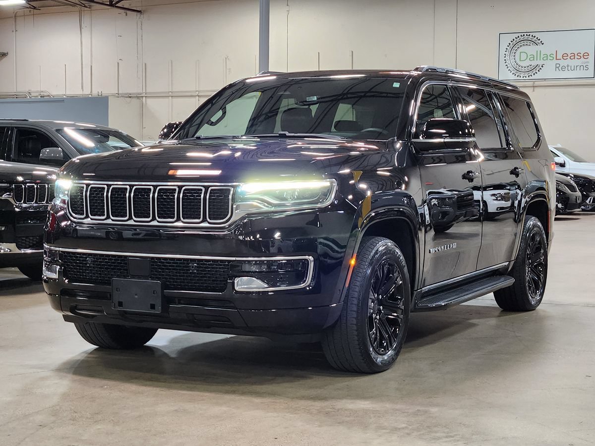 Used 2023 Jeep Wagoneer 4WD w/ Premium Group I image 4
