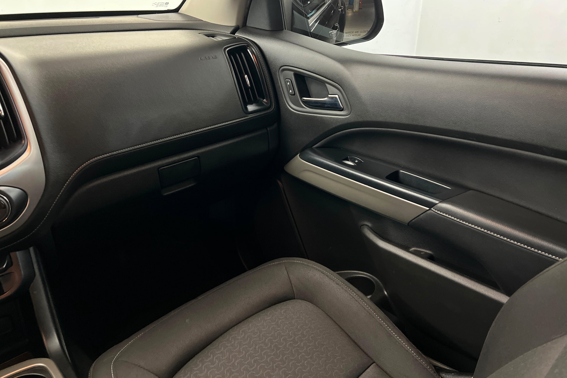 Used 2017 GMC Canyon SLE w/ Nightfall Edition RWD image 11